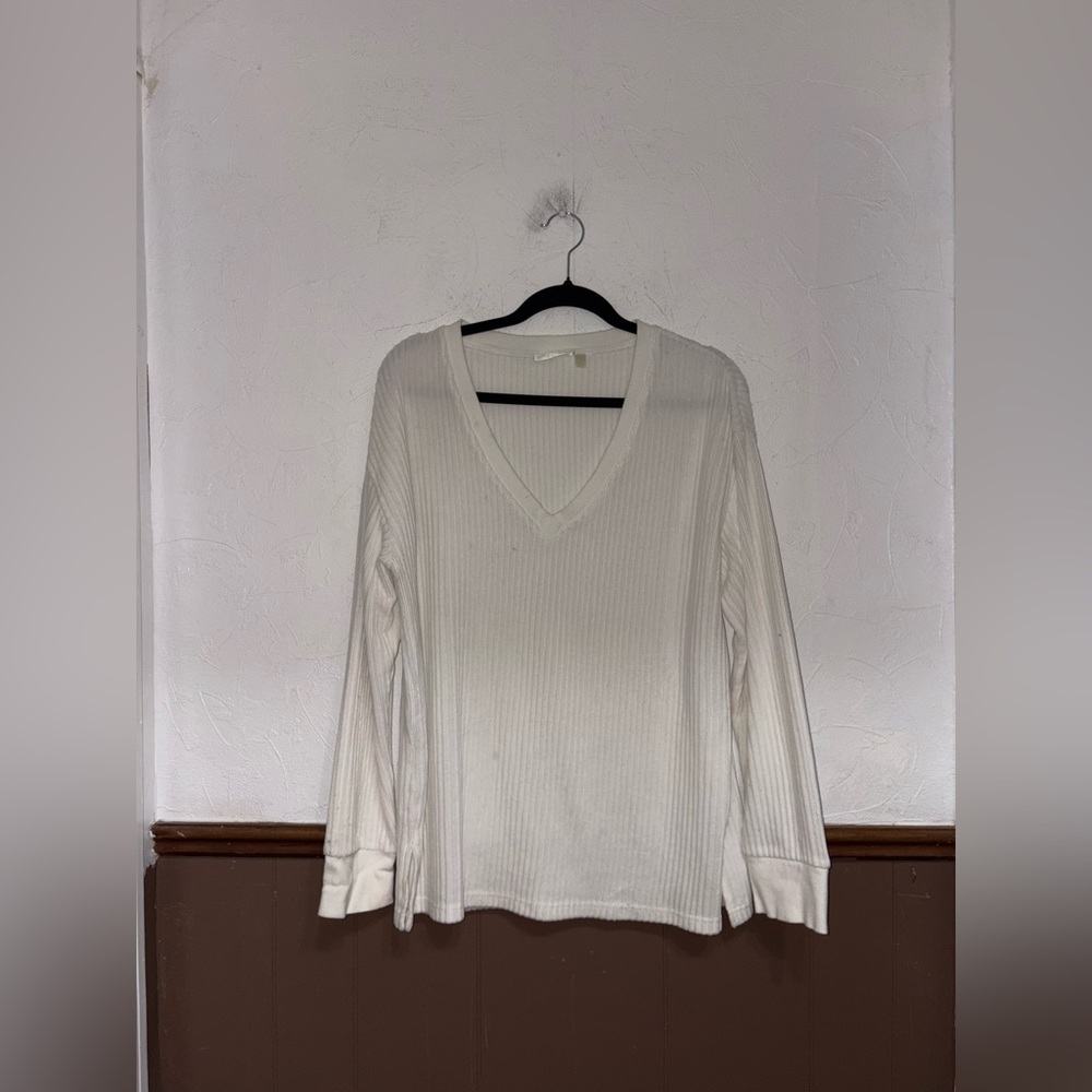RD Style | White Ribbed V-Neck Sweater